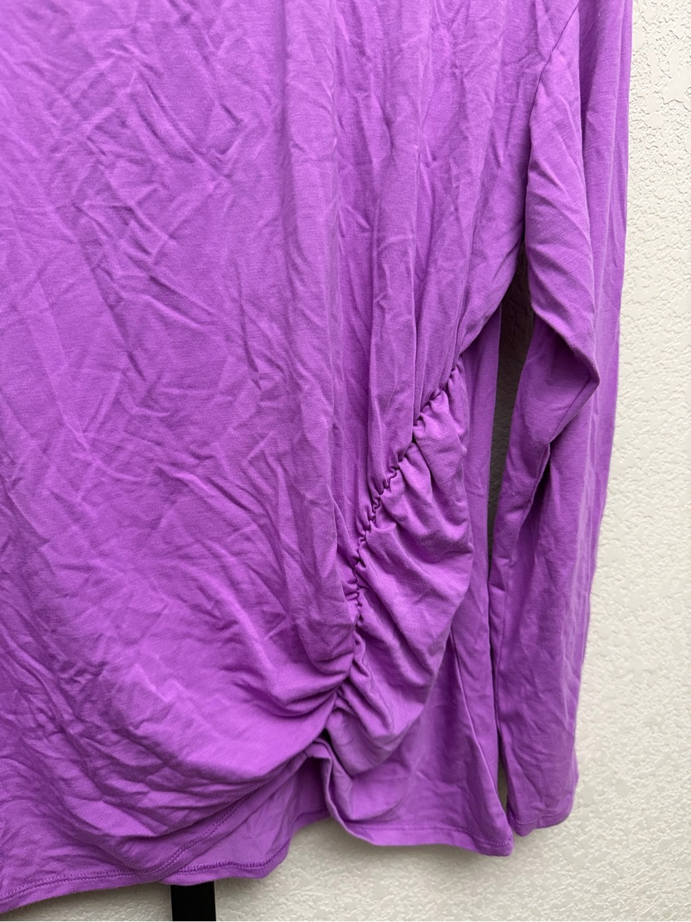 Time & Tru Women’s Long Sleeve Ruched Hem Top - Purple - Picture 4 of 4